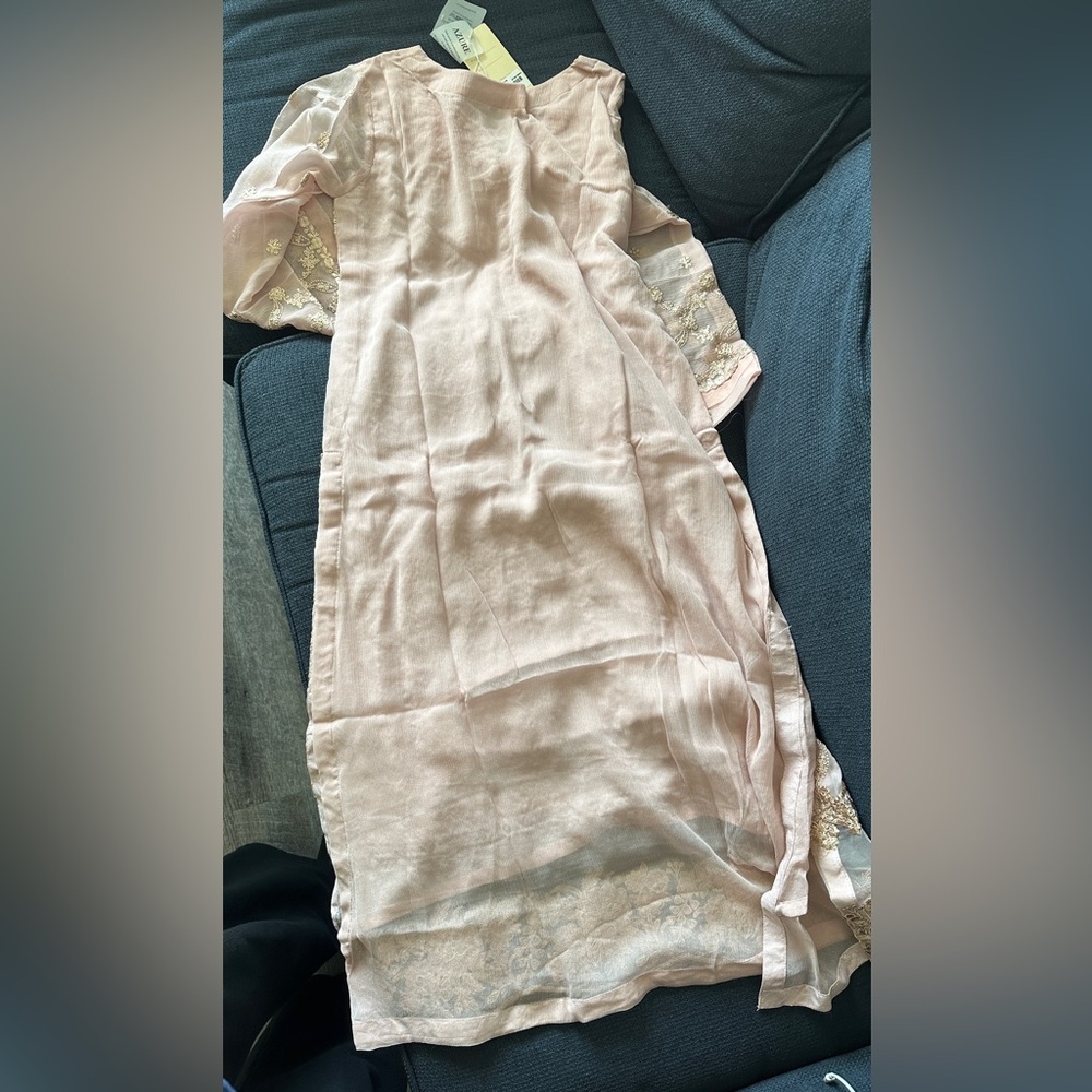 Elegant Pink Embroidered kurta suits, Pakistani/Indian wear - Picture 7 of 12